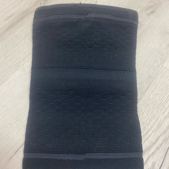 Ice Black Knee Sleeve - Picture 10 of 10